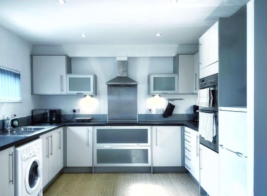 New Luxurious And Business Apt Swansea Exterior foto