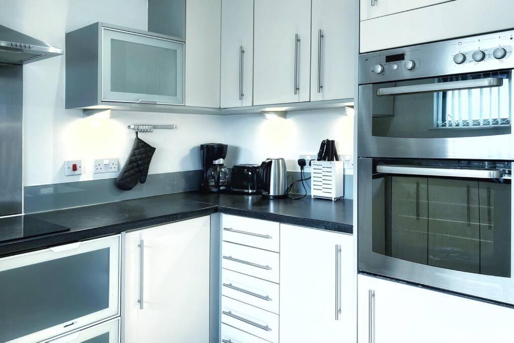 New Luxurious And Business Apt Swansea Exterior foto