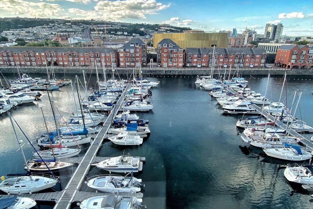 New Luxurious And Business Apt Swansea Exterior foto